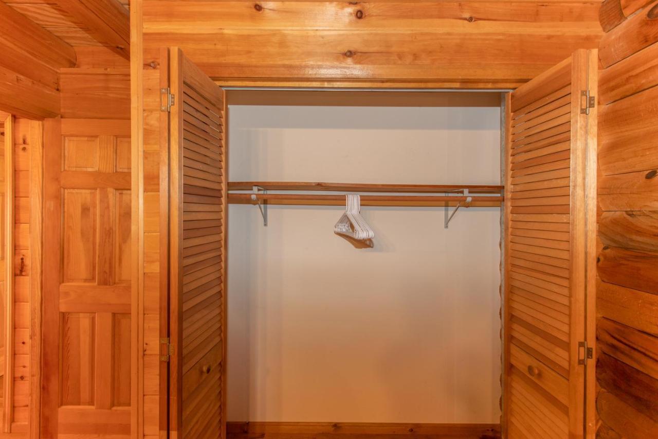 Treetops Cabin Easy To Asheville With Fast Wifi And Great View Swiss 외부 사진